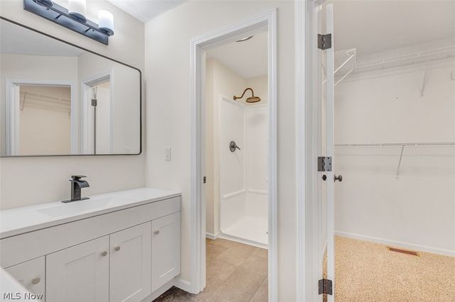 1010 Brookpoint Drive, Medina, OH 44256