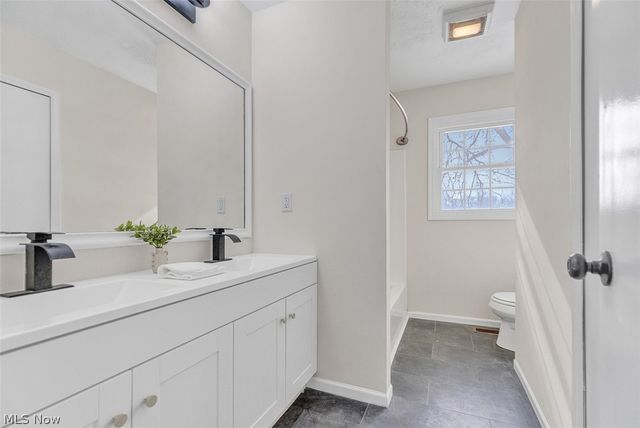 1010 Brookpoint Drive, Medina, OH 44256