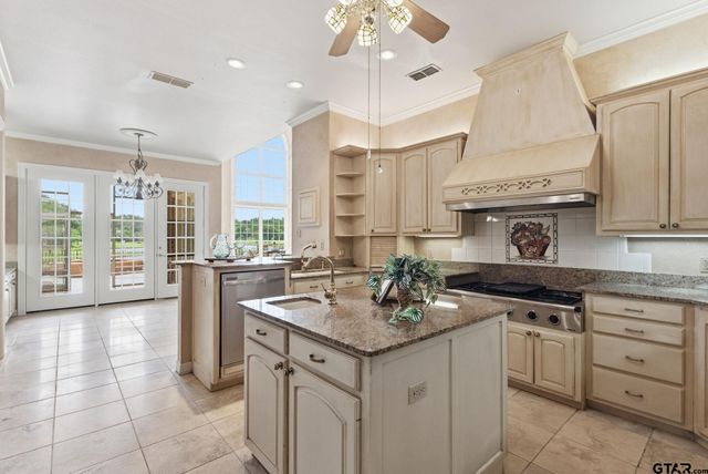 7050 Walden Drive, Tyler, TX 75703