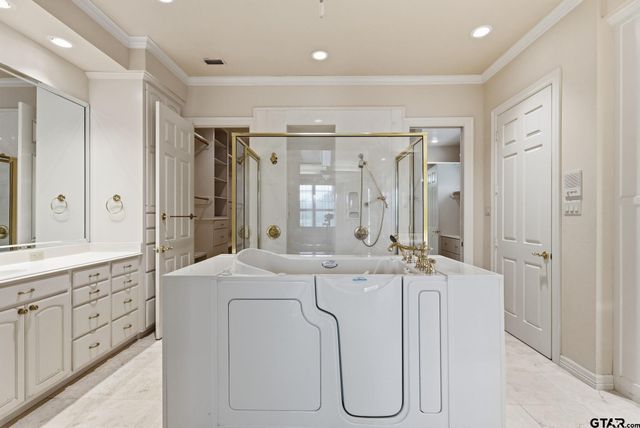 7050 Walden Drive, Tyler, TX 75703