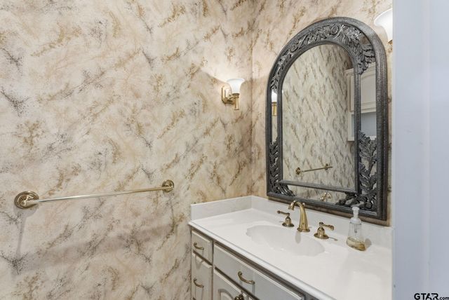 7050 Walden Drive, Tyler, TX 75703
