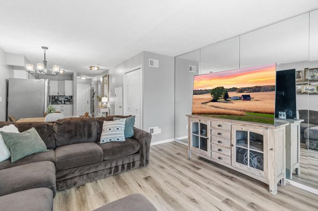 828 Woodgate Drive 105, Vadnais Heights, MN 55127