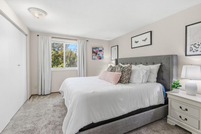 828 Woodgate Drive 105, Vadnais Heights, MN 55127