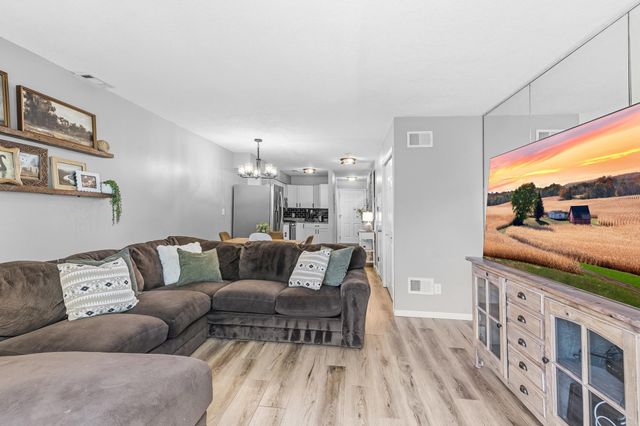 828 Woodgate Drive 105, Vadnais Heights, MN 55127