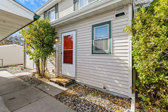 828 Woodgate Drive 105, Vadnais Heights, MN 55127