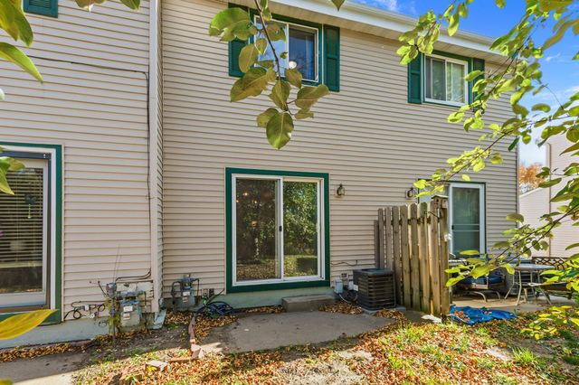 828 Woodgate Drive 105, Vadnais Heights, MN 55127