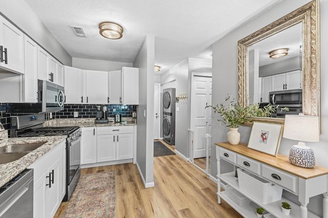 828 Woodgate Drive 105, Vadnais Heights, MN 55127