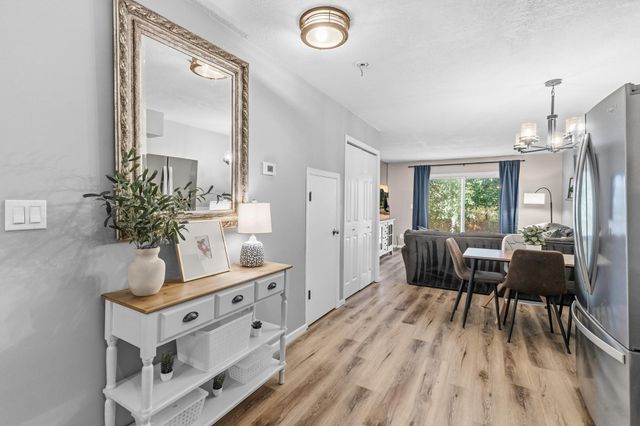 828 Woodgate Drive 105, Vadnais Heights, MN 55127