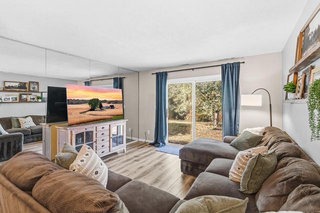 828 Woodgate Drive 105, Vadnais Heights, MN 55127