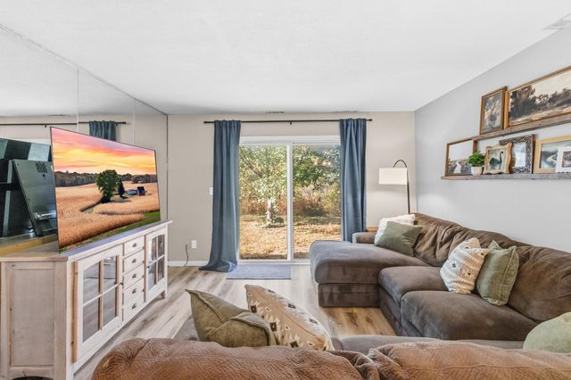 828 Woodgate Drive 105, Vadnais Heights, MN 55127