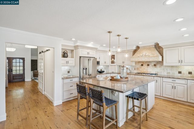 2324 Stewart Ave, Walnut Creek, CA 94596