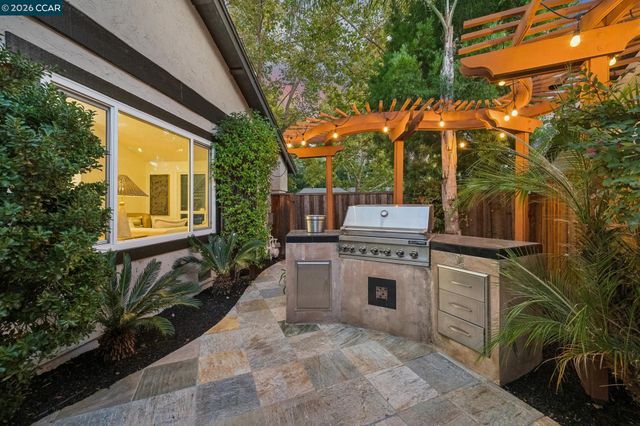 2324 Stewart Ave, Walnut Creek, CA 94596