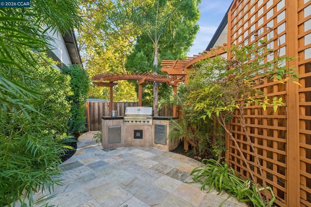 2324 Stewart Ave, Walnut Creek, CA 94596