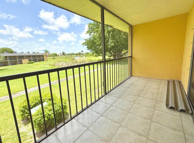 1625 Meadows Circle W, Boynton Beach, FL 33436