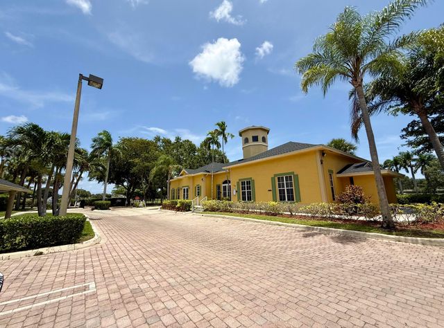 1625 Meadows Circle W, Boynton Beach, FL 33436