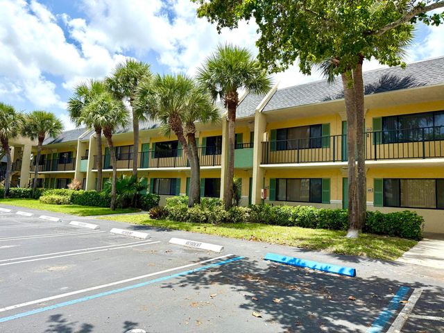 1625 Meadows Circle W, Boynton Beach, FL 33436