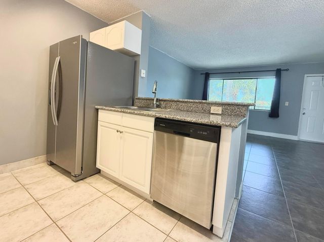 1625 Meadows Circle W, Boynton Beach, FL 33436