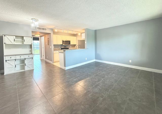 1625 Meadows Circle W, Boynton Beach, FL 33436