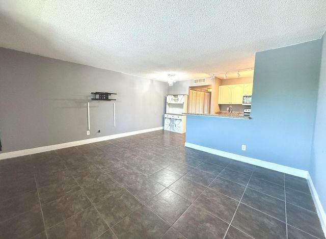 1625 Meadows Circle W, Boynton Beach, FL 33436