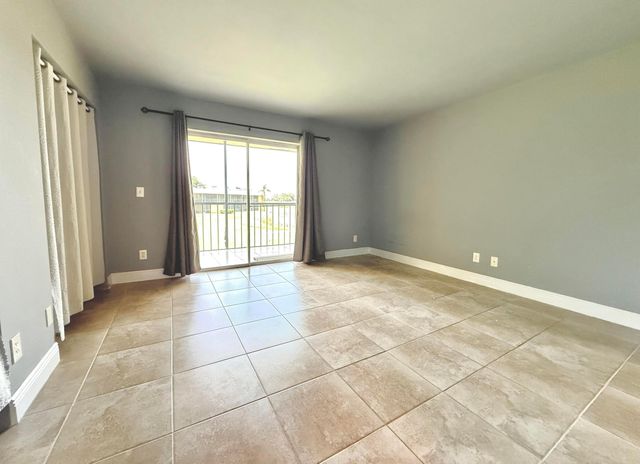 1625 Meadows Circle W, Boynton Beach, FL 33436