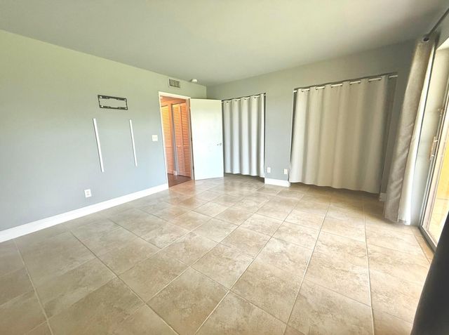 1625 Meadows Circle W, Boynton Beach, FL 33436