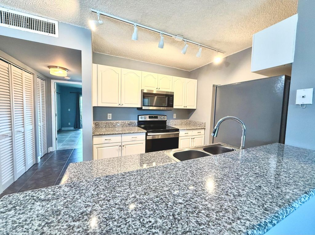 1625 Meadows Circle W, Boynton Beach, FL 33436