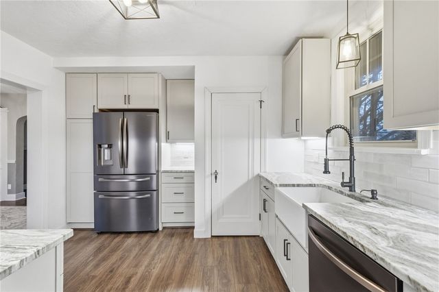 359 Pennsylvania Ave, Oakmont, PA 15139