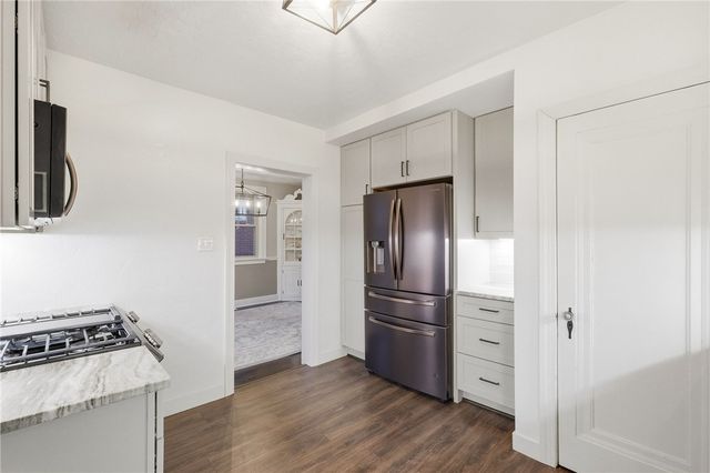 359 Pennsylvania Ave, Oakmont, PA 15139