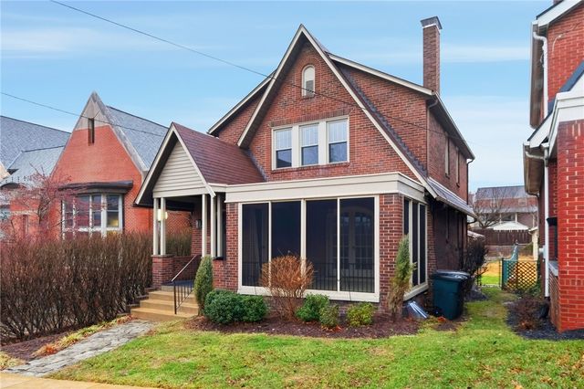 359 Pennsylvania Ave, Oakmont, PA 15139