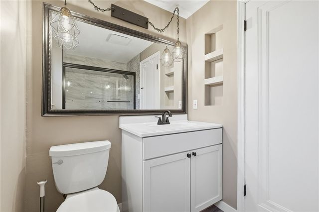 359 Pennsylvania Ave, Oakmont, PA 15139