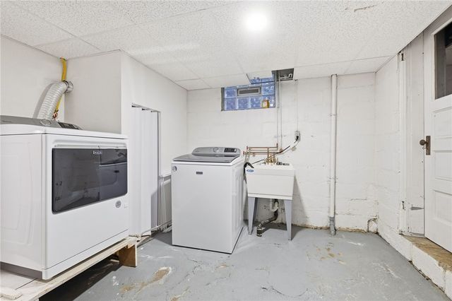 359 Pennsylvania Ave, Oakmont, PA 15139