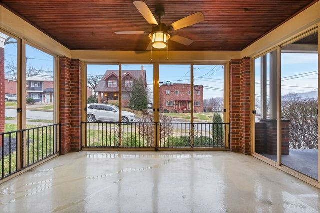 359 Pennsylvania Ave, Oakmont, PA 15139