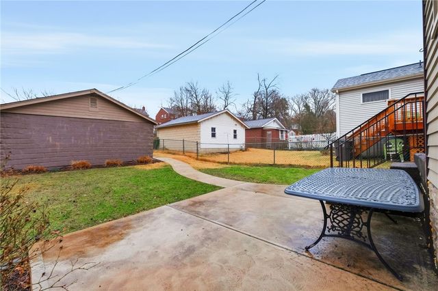 359 Pennsylvania Ave, Oakmont, PA 15139