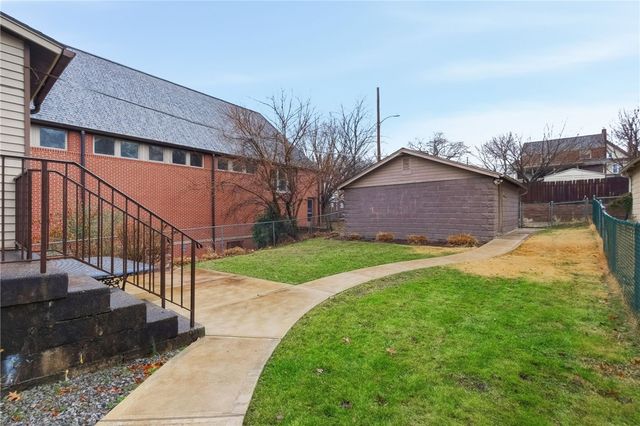 359 Pennsylvania Ave, Oakmont, PA 15139