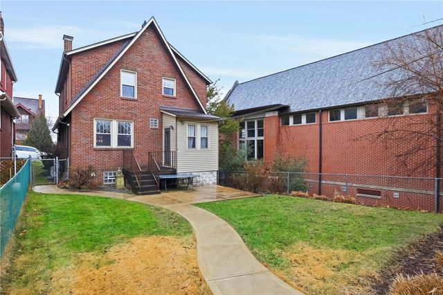 359 Pennsylvania Ave, Oakmont, PA 15139