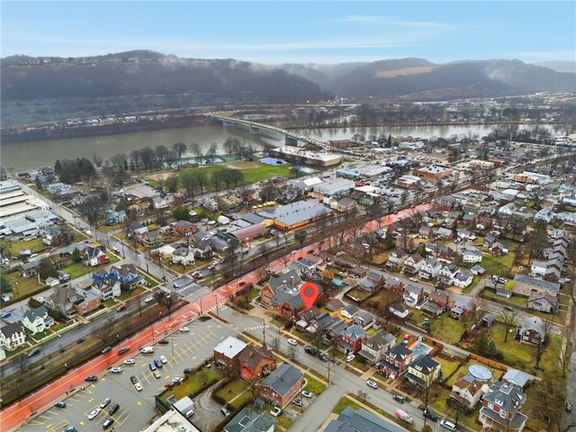 359 Pennsylvania Ave, Oakmont, PA 15139