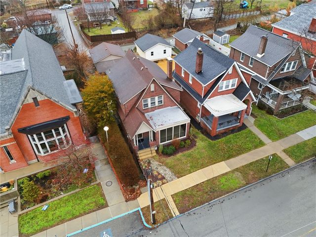 359 Pennsylvania Ave, Oakmont, PA 15139