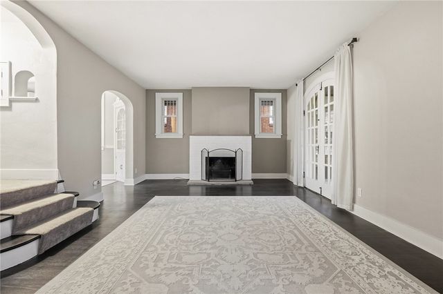 359 Pennsylvania Ave, Oakmont, PA 15139