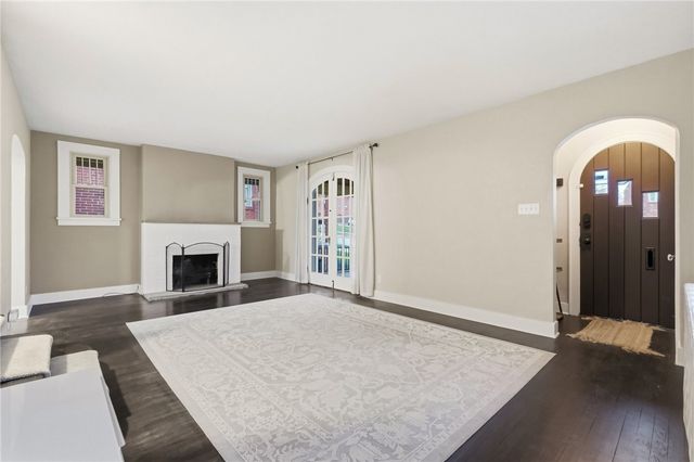 359 Pennsylvania Ave, Oakmont, PA 15139