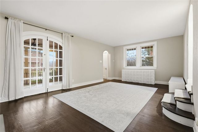 359 Pennsylvania Ave, Oakmont, PA 15139