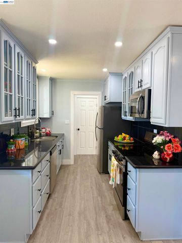 293 Fairway St, Hayward, CA 94544
