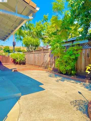 293 Fairway St, Hayward, CA 94544