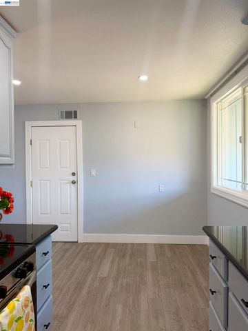 293 Fairway St, Hayward, CA 94544
