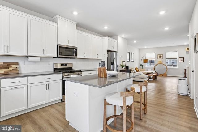 6 DEPOT ST, Bridgeport, PA 19405