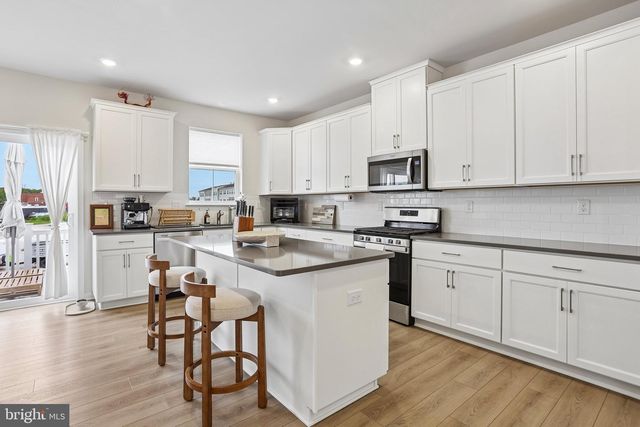 6 DEPOT ST, Bridgeport, PA 19405