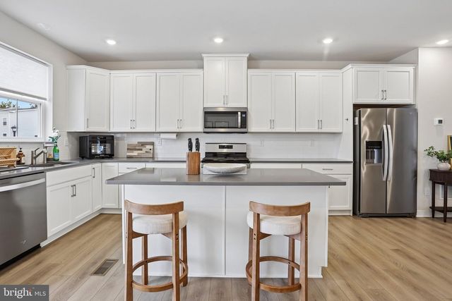 6 DEPOT ST, Bridgeport, PA 19405