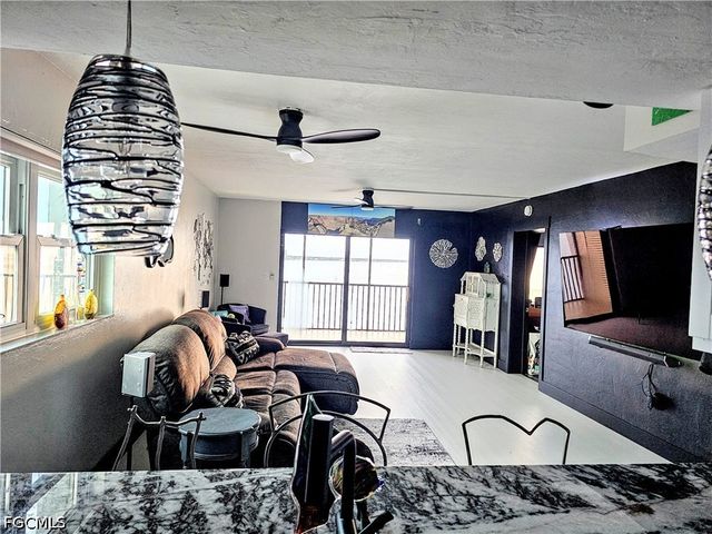 3300 N Key DR 7E, North Fort Myers, FL 33903