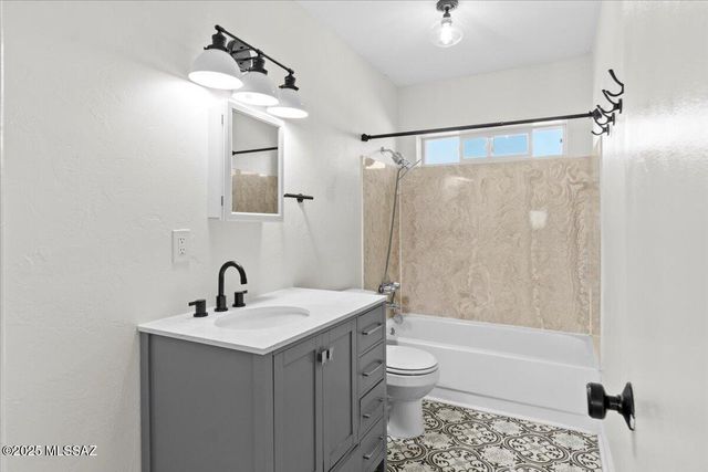 1250 E Antelope Lane, Safford, AZ 85546