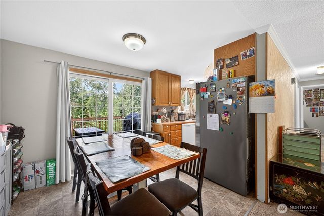 4216 W Tapps Drive E, Lake Tapps, WA 98391