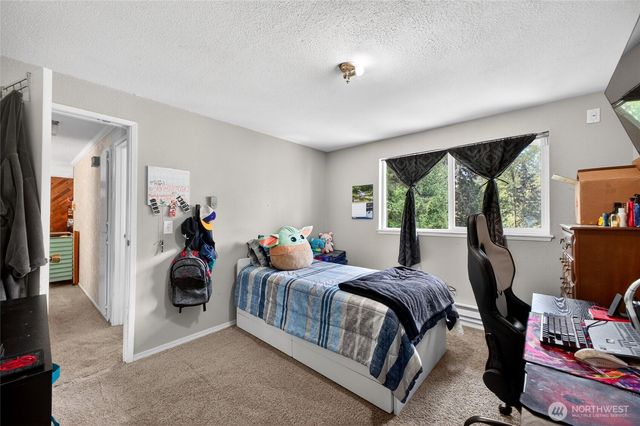 4216 W Tapps Drive E, Lake Tapps, WA 98391